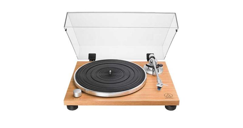 Audio Technica AT-LPW30TK gramofon z lesenim ohišjem za naravni zvok!